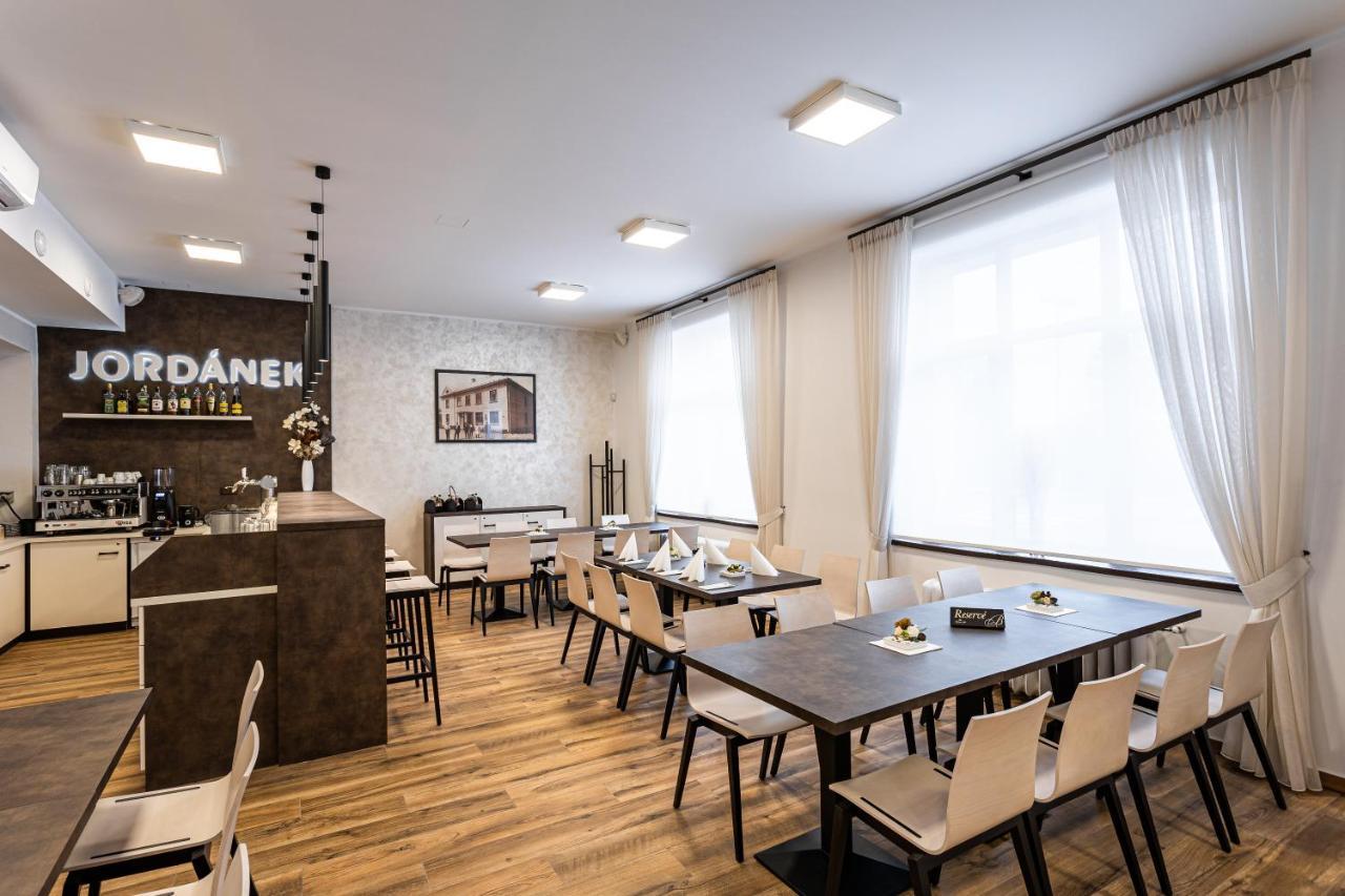 Hotel Jordanek Opočno Extérieur photo