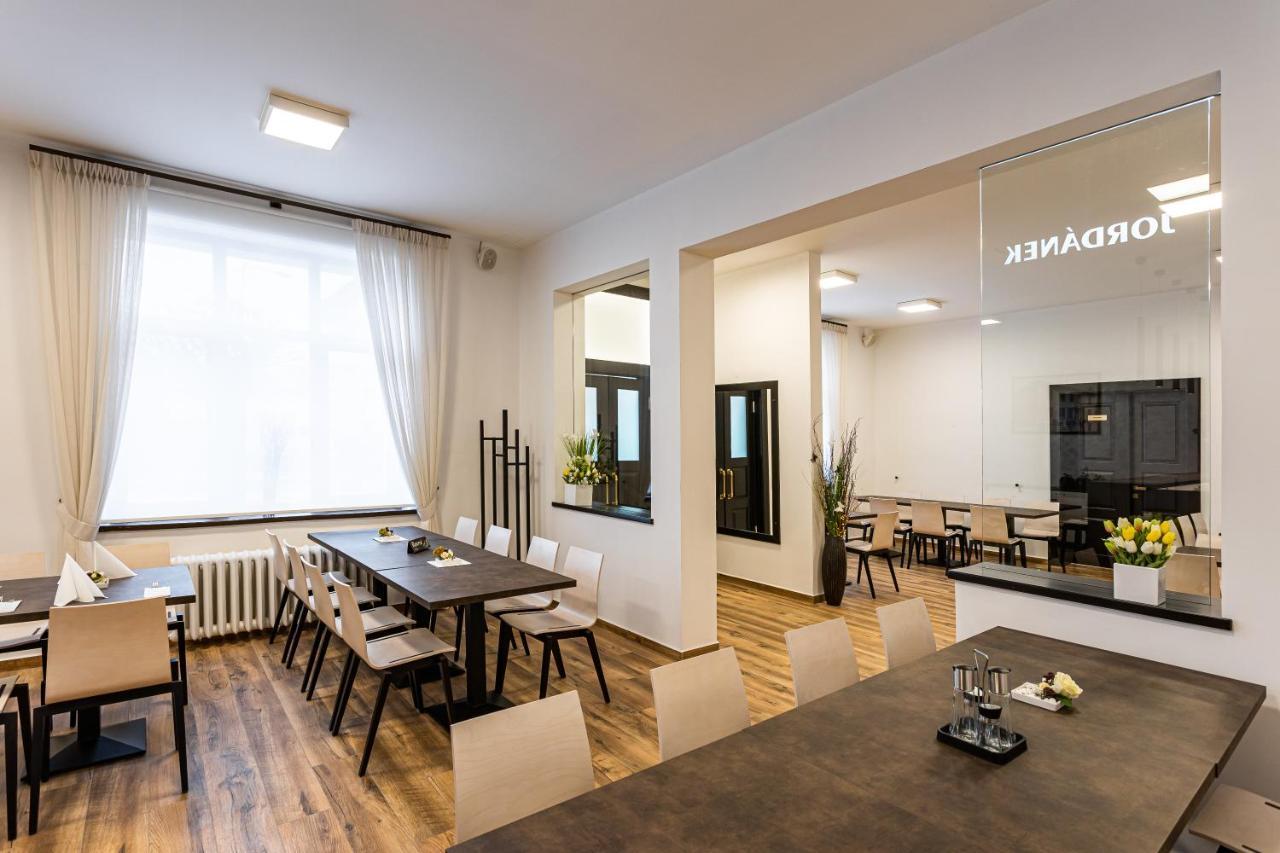Hotel Jordanek Opočno Extérieur photo