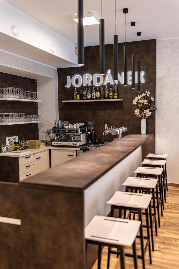 Hotel Jordanek Opočno Extérieur photo