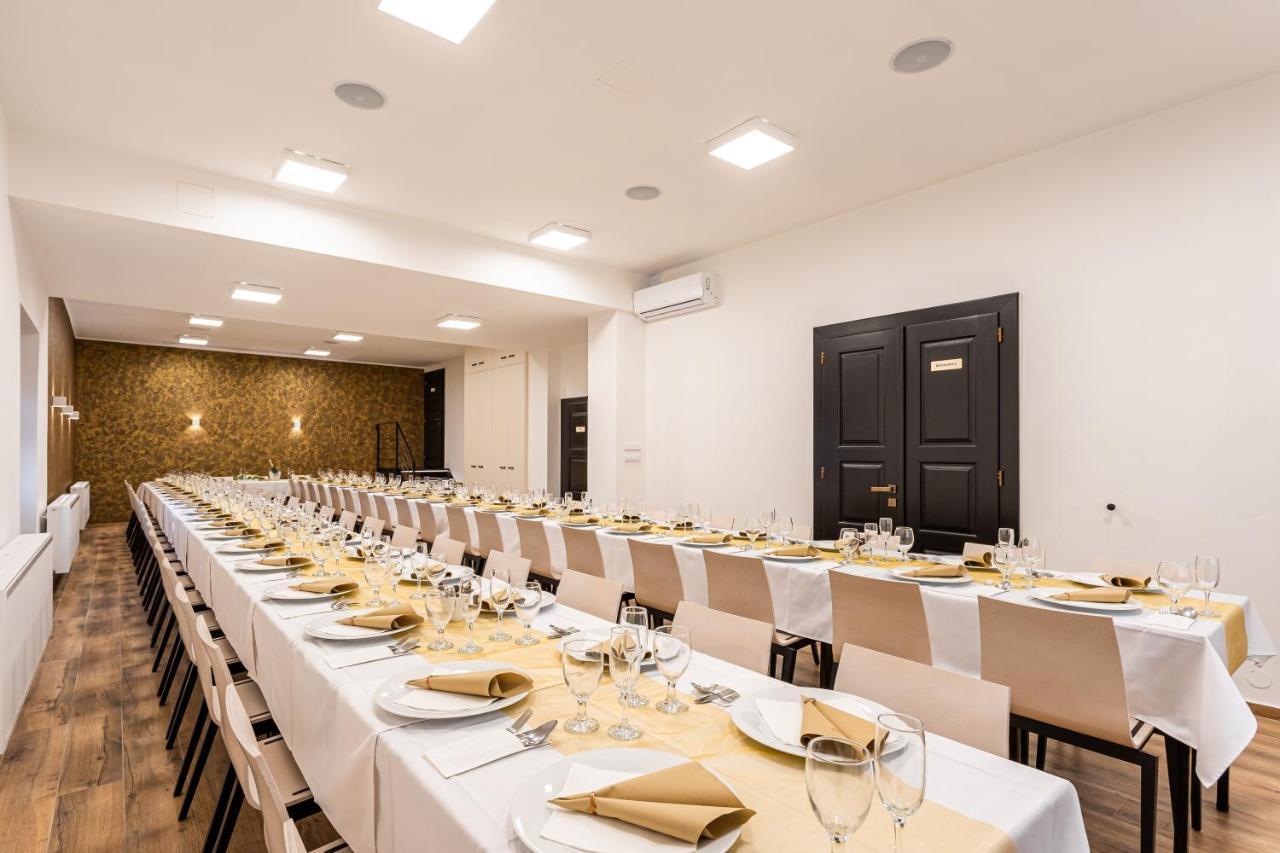 Hotel Jordanek Opočno Extérieur photo