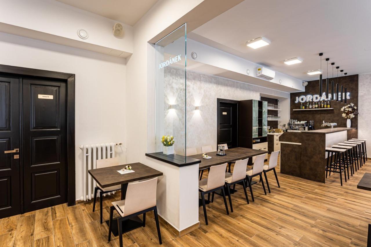 Hotel Jordanek Opočno Extérieur photo