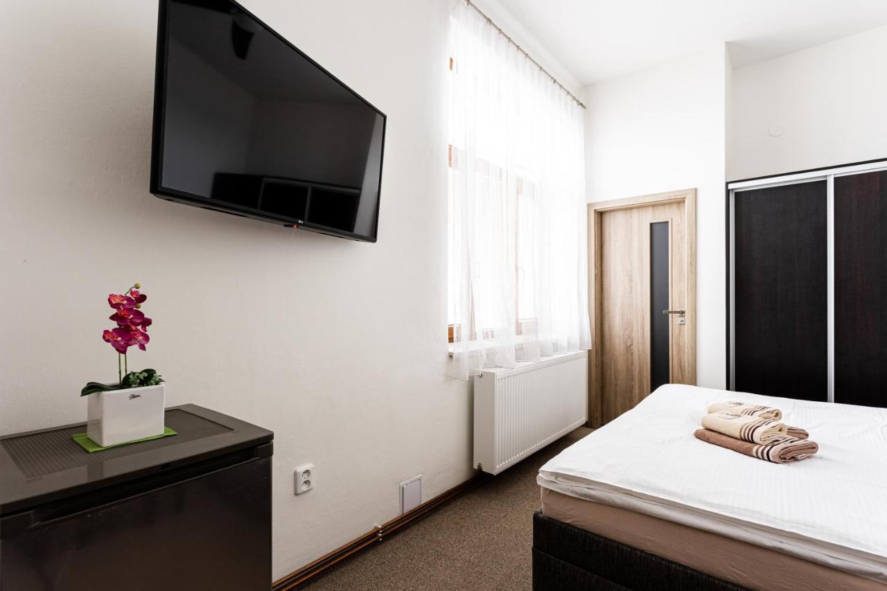 Hotel Jordanek Opočno Extérieur photo