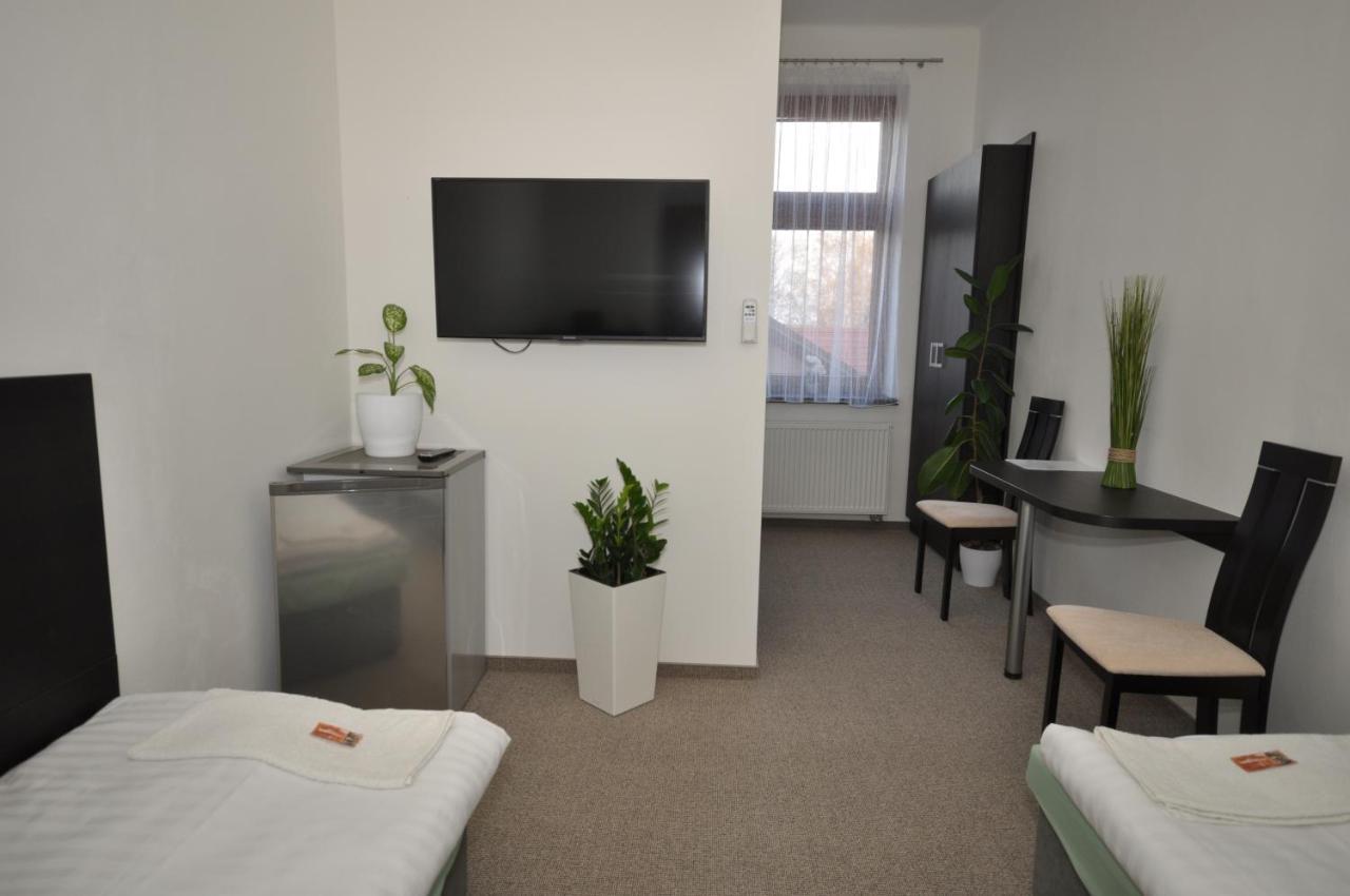 Hotel Jordanek Opočno Extérieur photo
