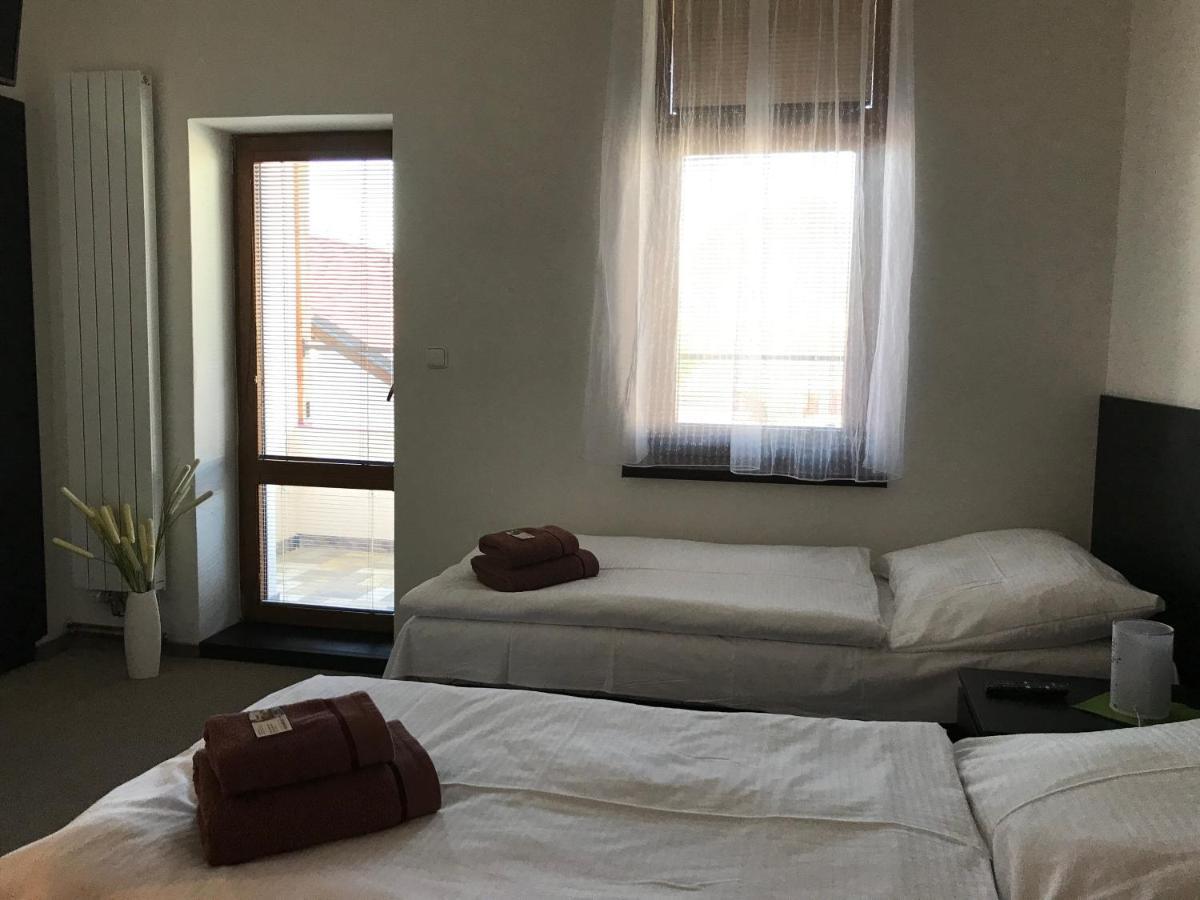 Hotel Jordanek Opočno Extérieur photo