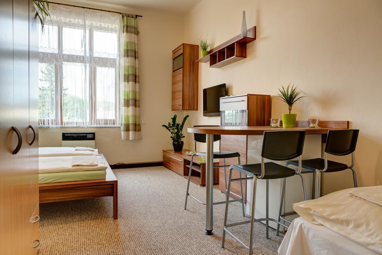 Hotel Jordanek Opočno Extérieur photo