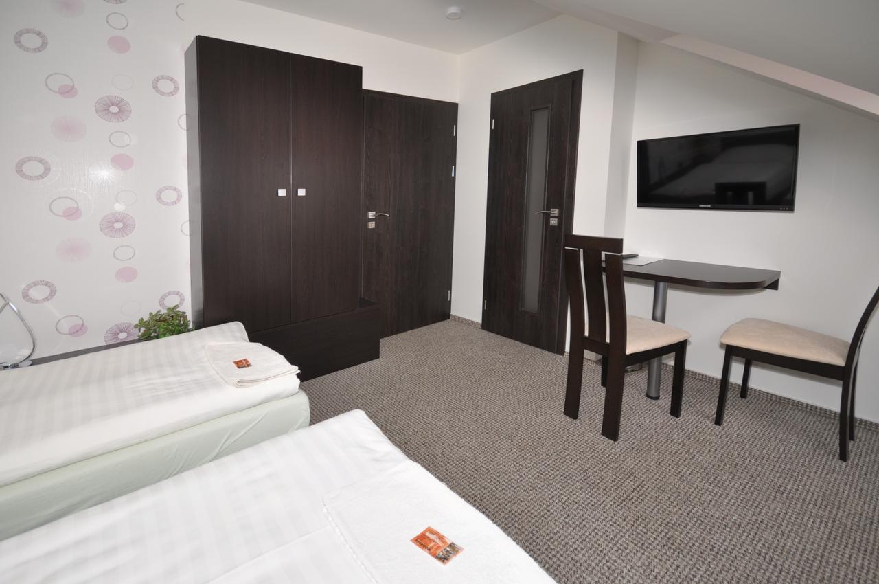 Hotel Jordanek Opočno Extérieur photo
