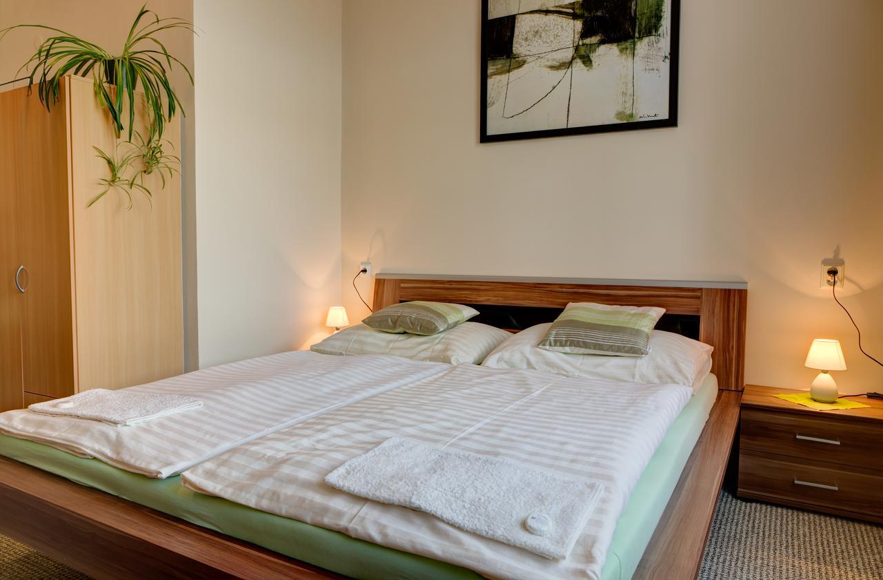 Hotel Jordanek Opočno Extérieur photo