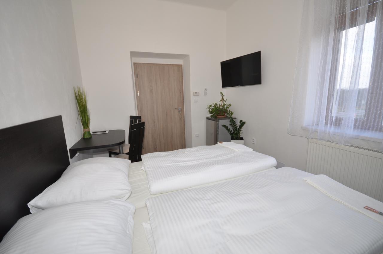 Hotel Jordanek Opočno Extérieur photo
