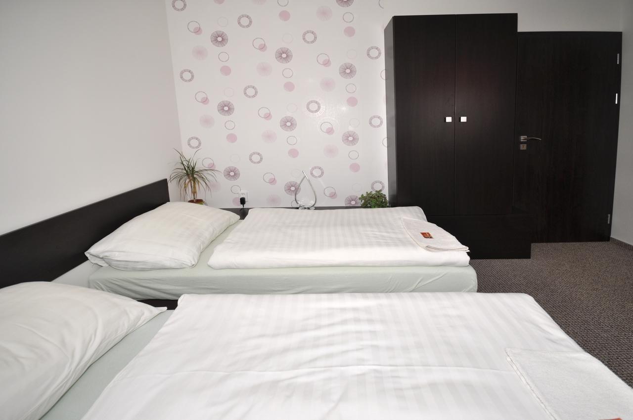 Hotel Jordanek Opočno Extérieur photo
