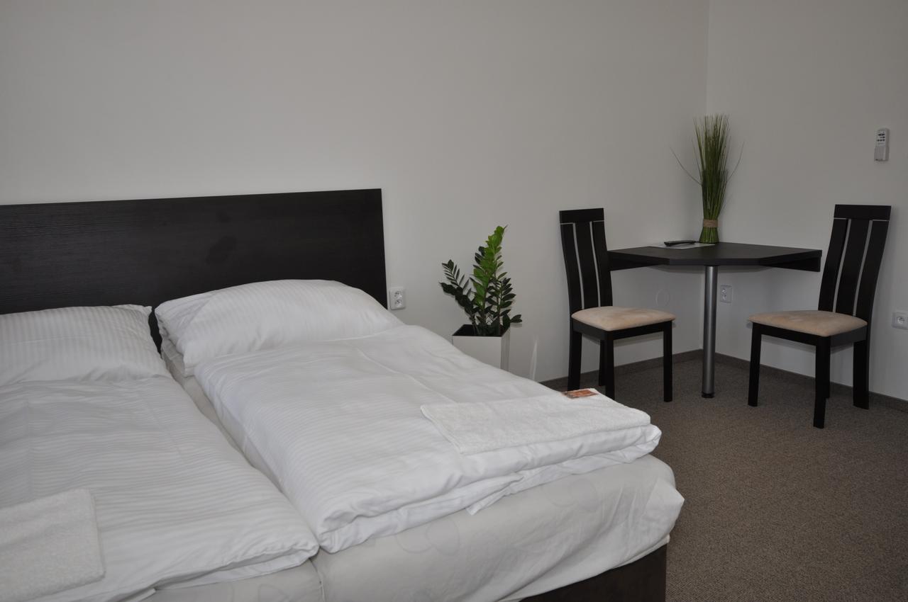 Hotel Jordanek Opočno Extérieur photo