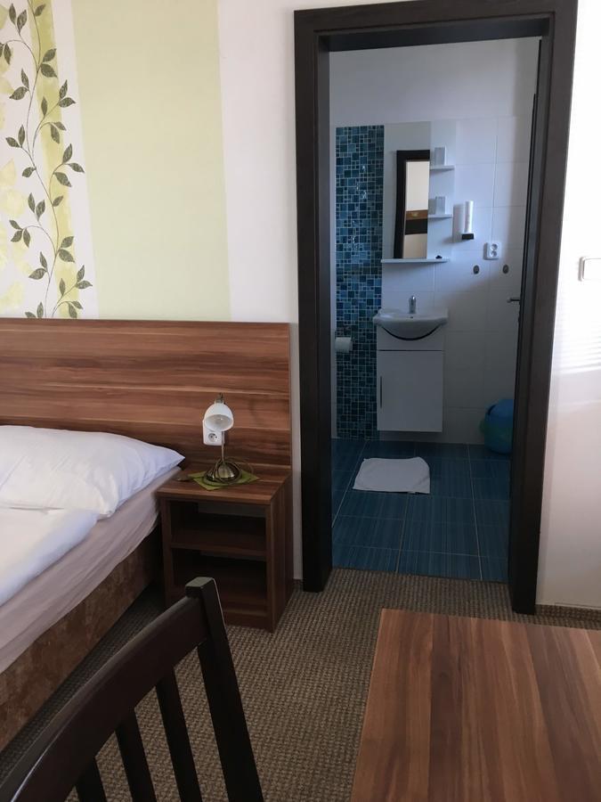 Hotel Jordanek Opočno Extérieur photo