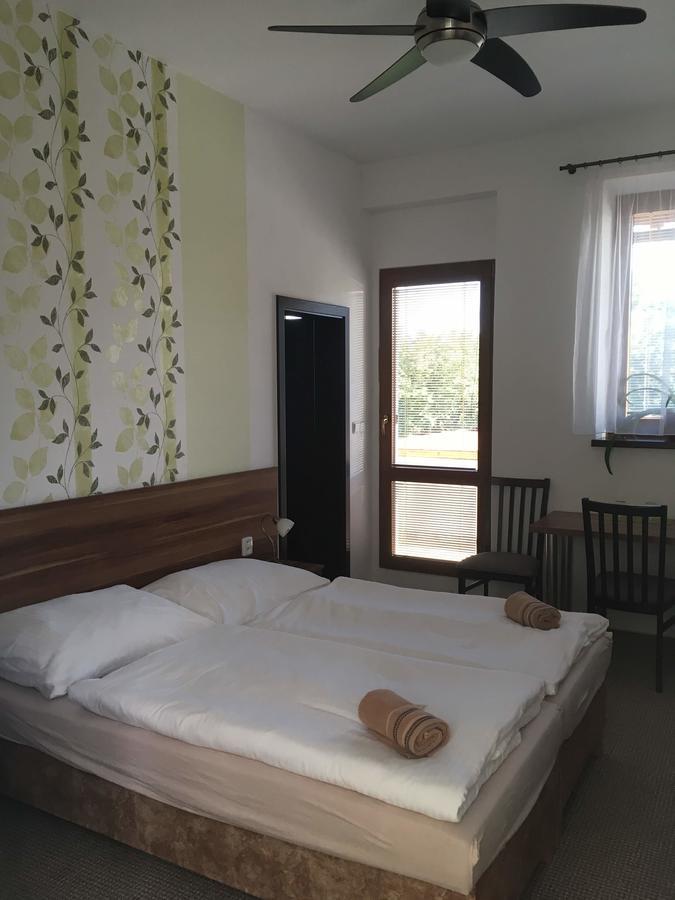 Hotel Jordanek Opočno Extérieur photo