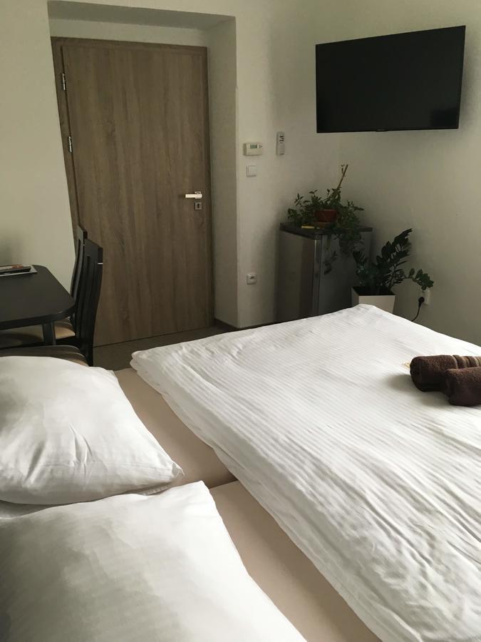 Hotel Jordanek Opočno Extérieur photo