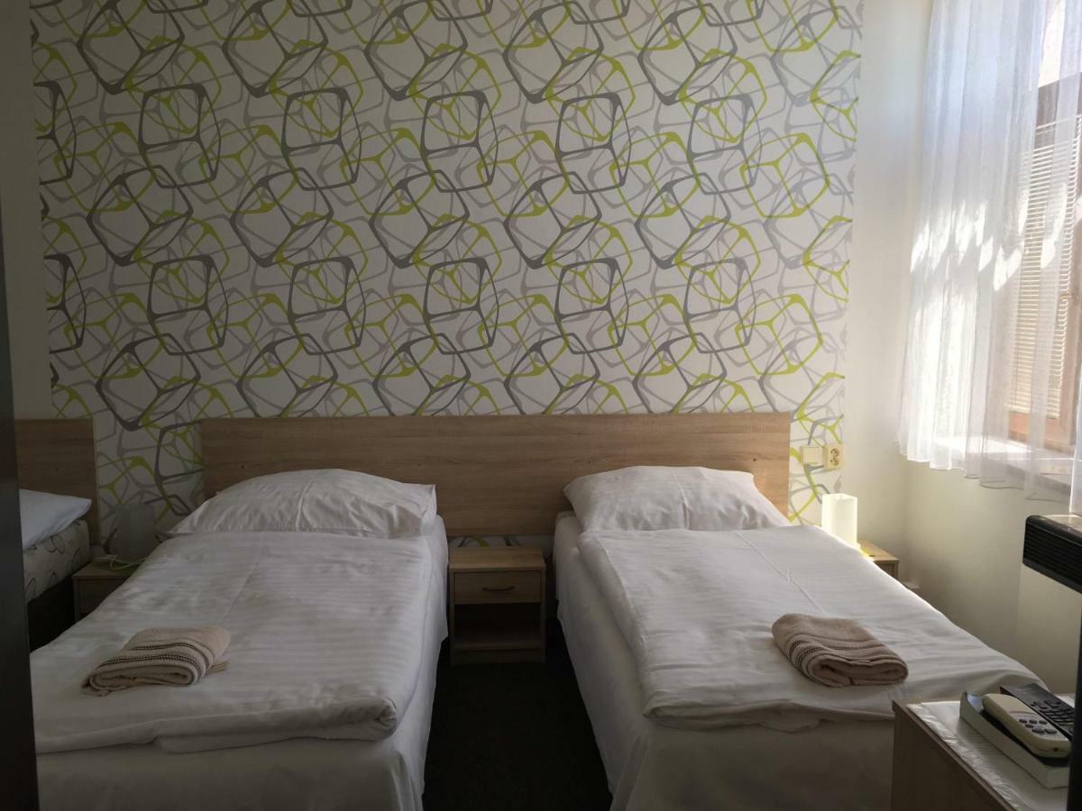 Hotel Jordanek Opočno Extérieur photo