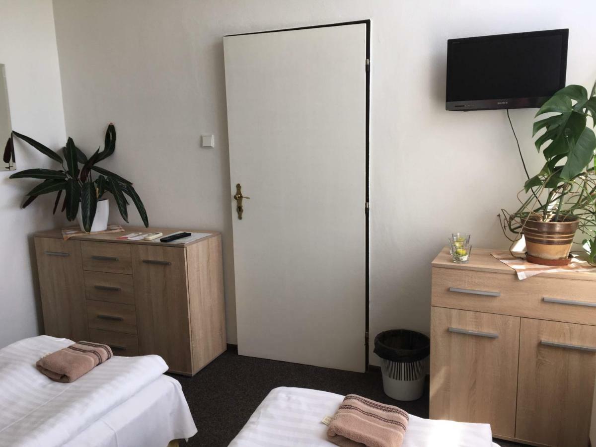 Hotel Jordanek Opočno Extérieur photo
